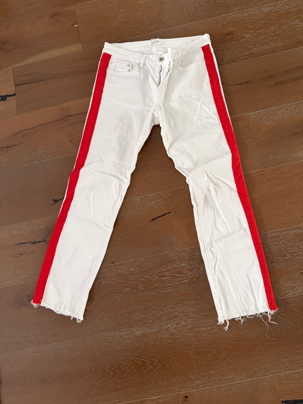 Zara women - White Jeans with Red Side Stripe